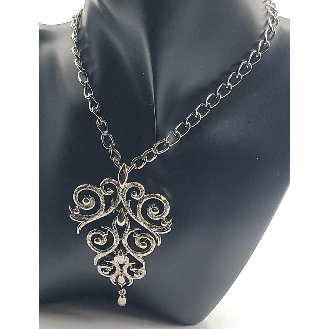 Lisner Scrolling Waterfall Pendant Necklace Articulated Silver Tone Vintage 24"
