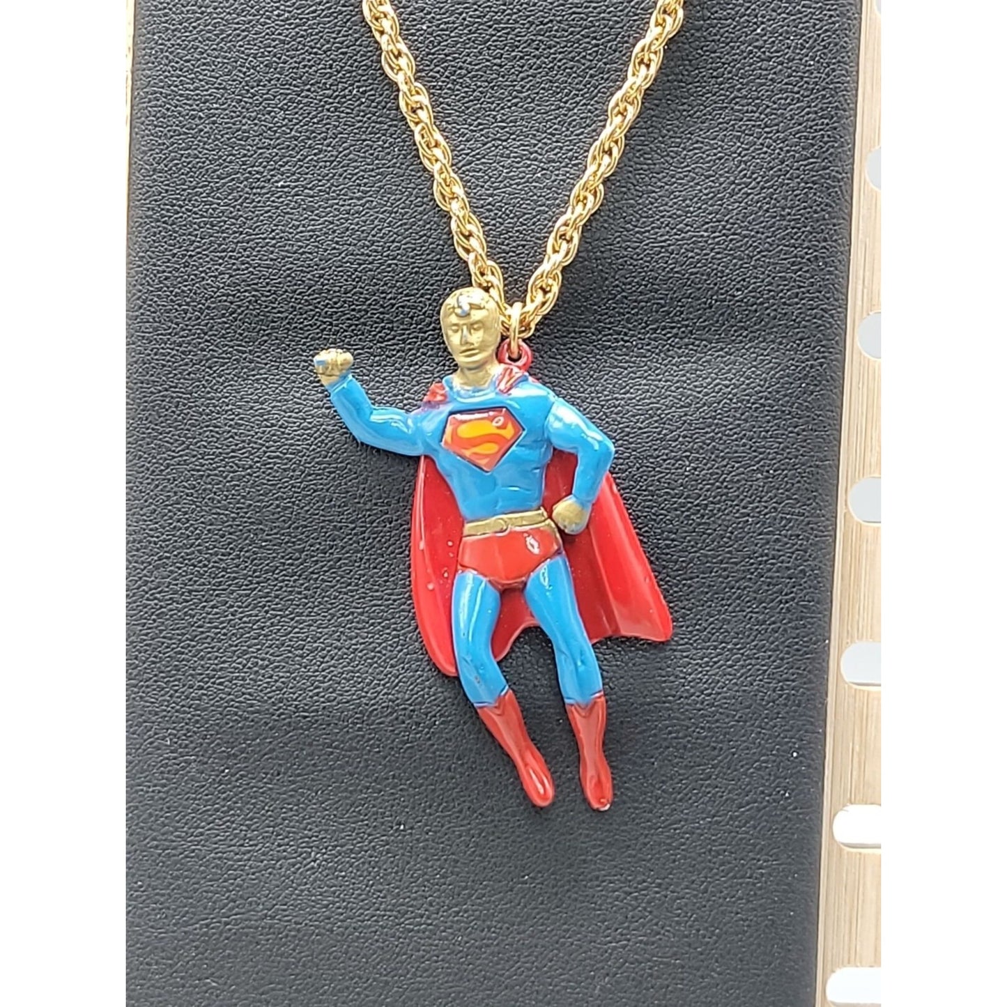Superman Pendant Necklace DC Comics 22" Gold Tone Chain VTG 1978 Super Hero