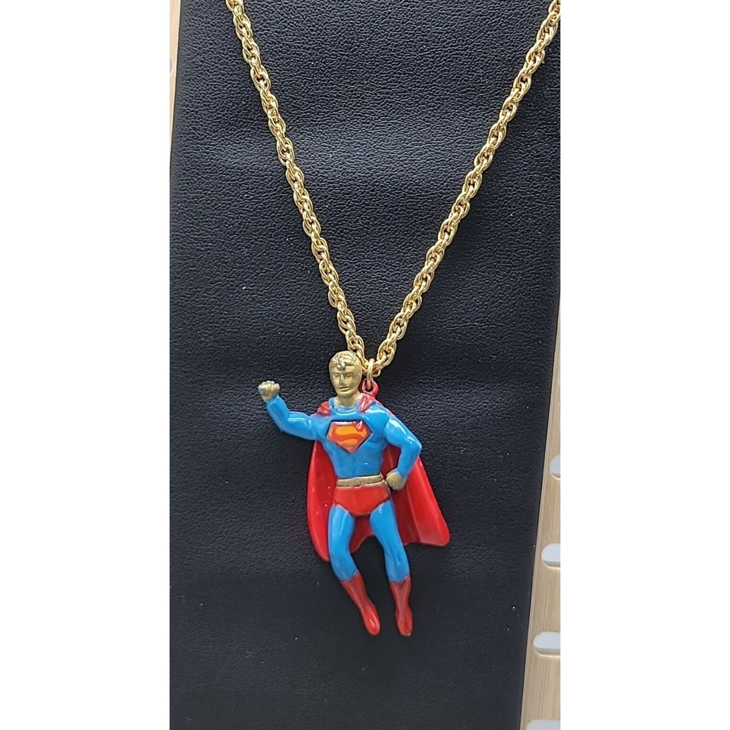 Superman Pendant Necklace DC Comics 22" Gold Tone Chain VTG 1978 Super Hero