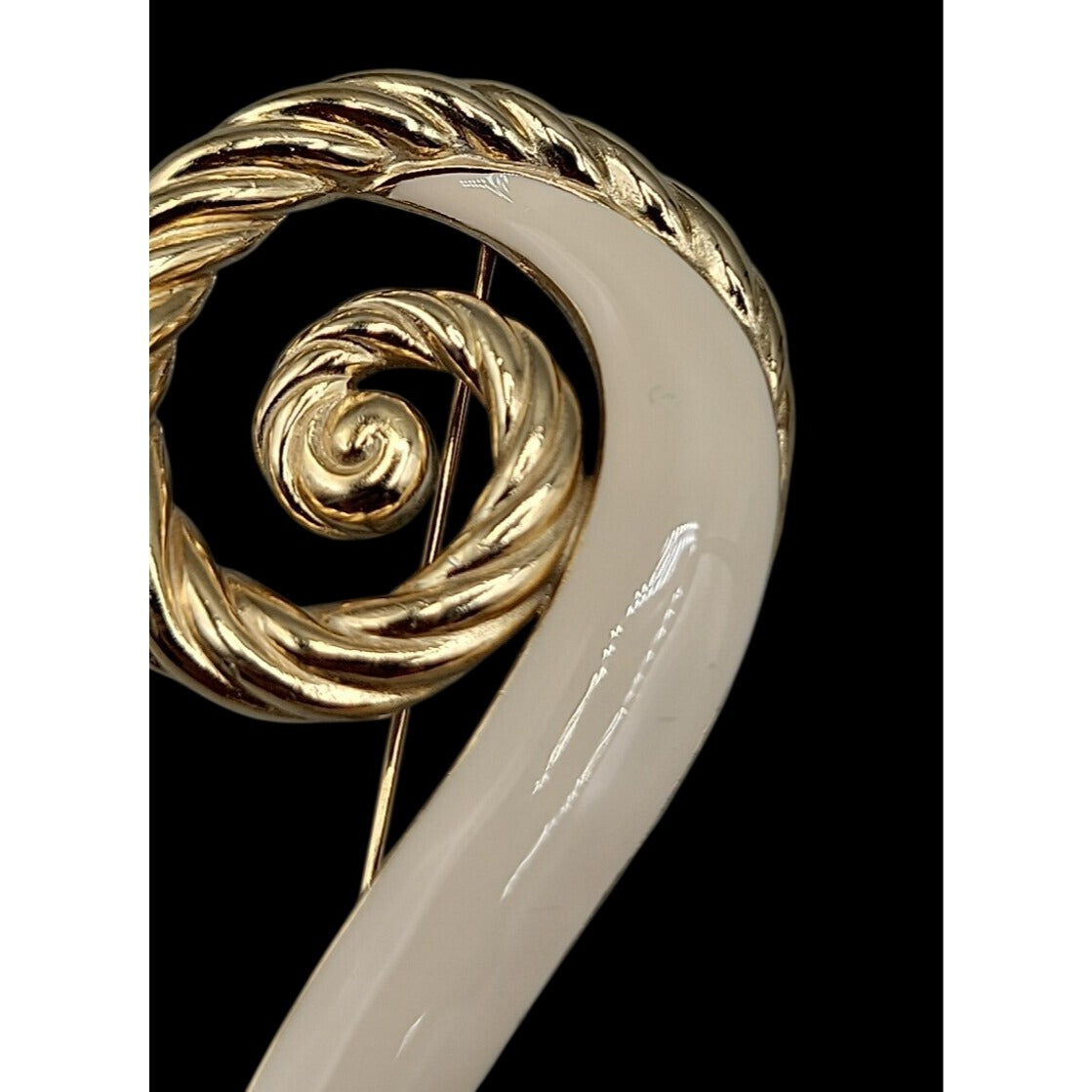 Trifari Large Brooch Twisted Gold Tone & Creme Enamel Swirl Pin