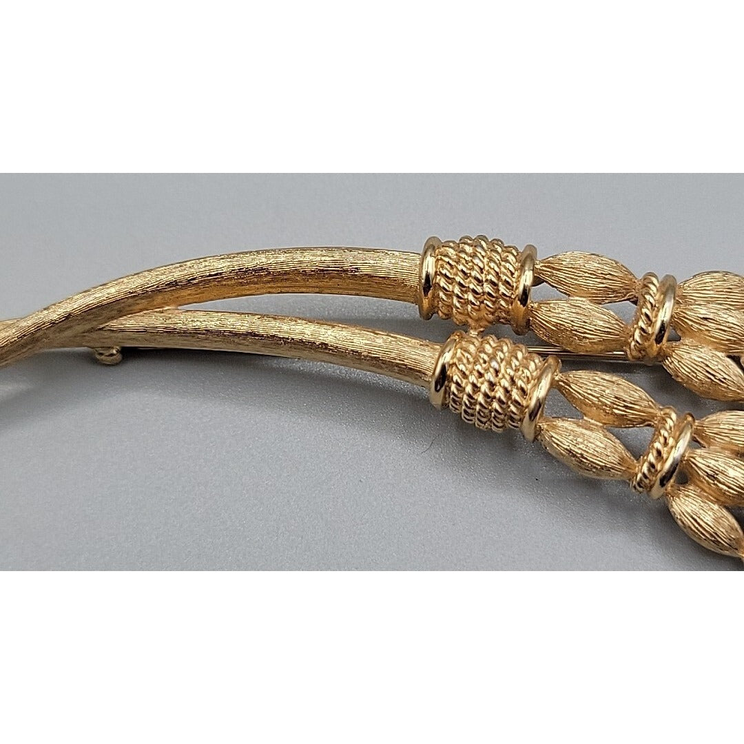Monet Gold Plated Wheat Stalk Brooch 1960s Textured Gold Finish